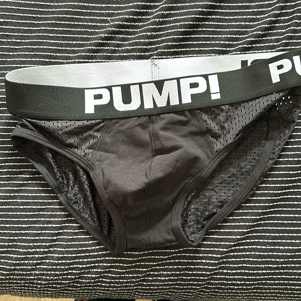 Pump briefs in black size medium